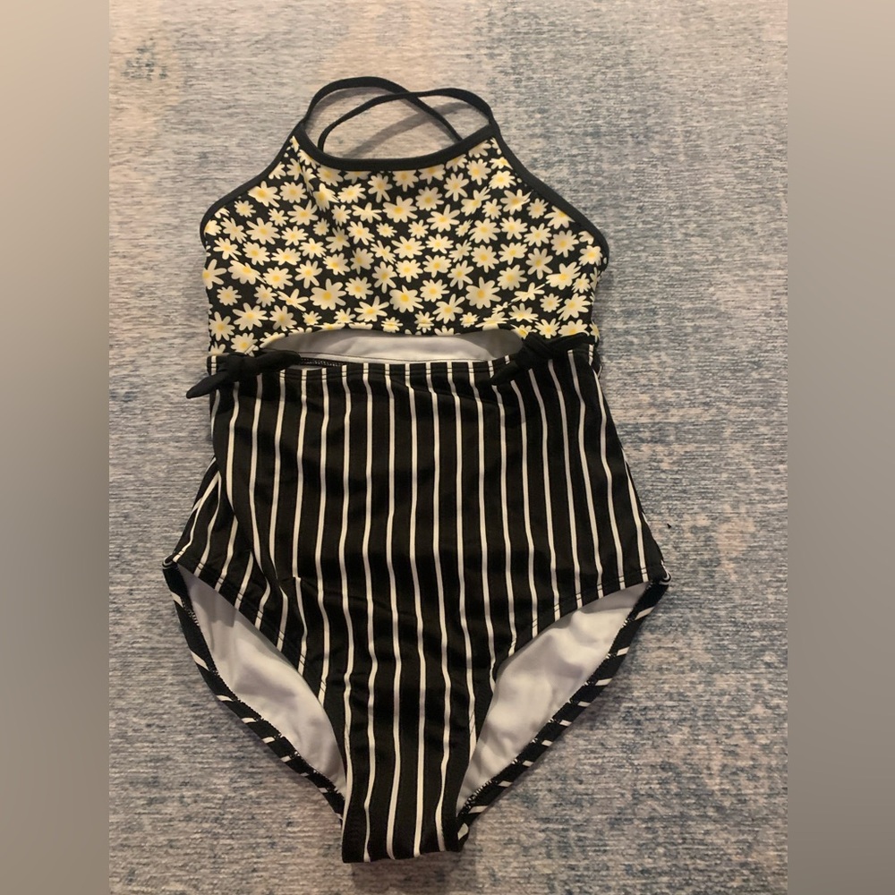 Girls floral one pice bathing suit size L 10/12